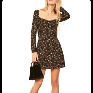 Reformation Sydney dress 8 but fits like a 6